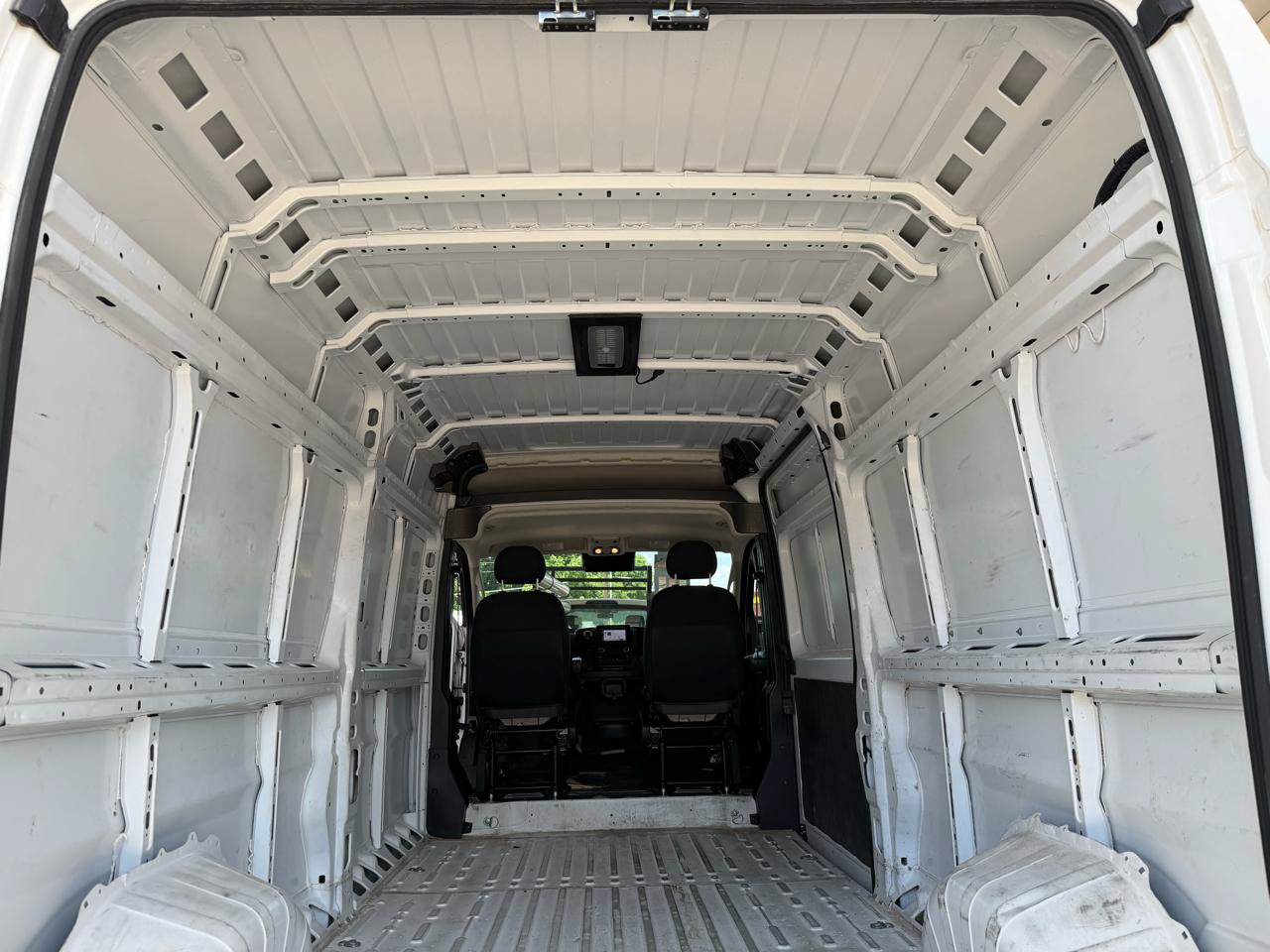Used 2025 RAM ProMaster 2500 w/ Convenience Group FWD image 22
