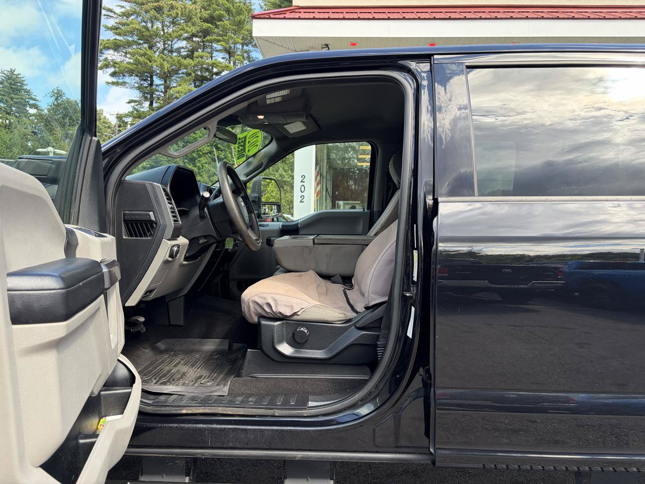 Used 2020 Ford F250 XLT w/ FX4 Off-Road Package AWD/4WD image 17
