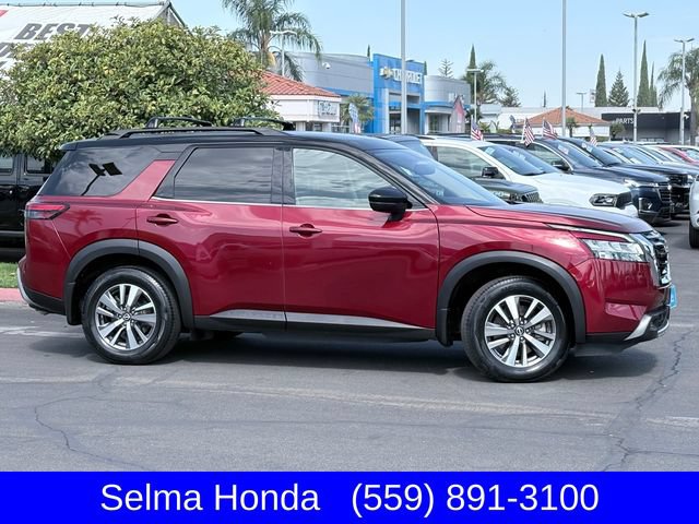 Used 2022 Nissan Pathfinder SL AWD/4WD image 4