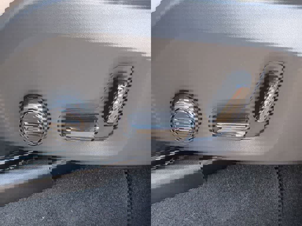 Used 2026 Volvo XC90 B5 Plus w/ Protection Package Premier image 15