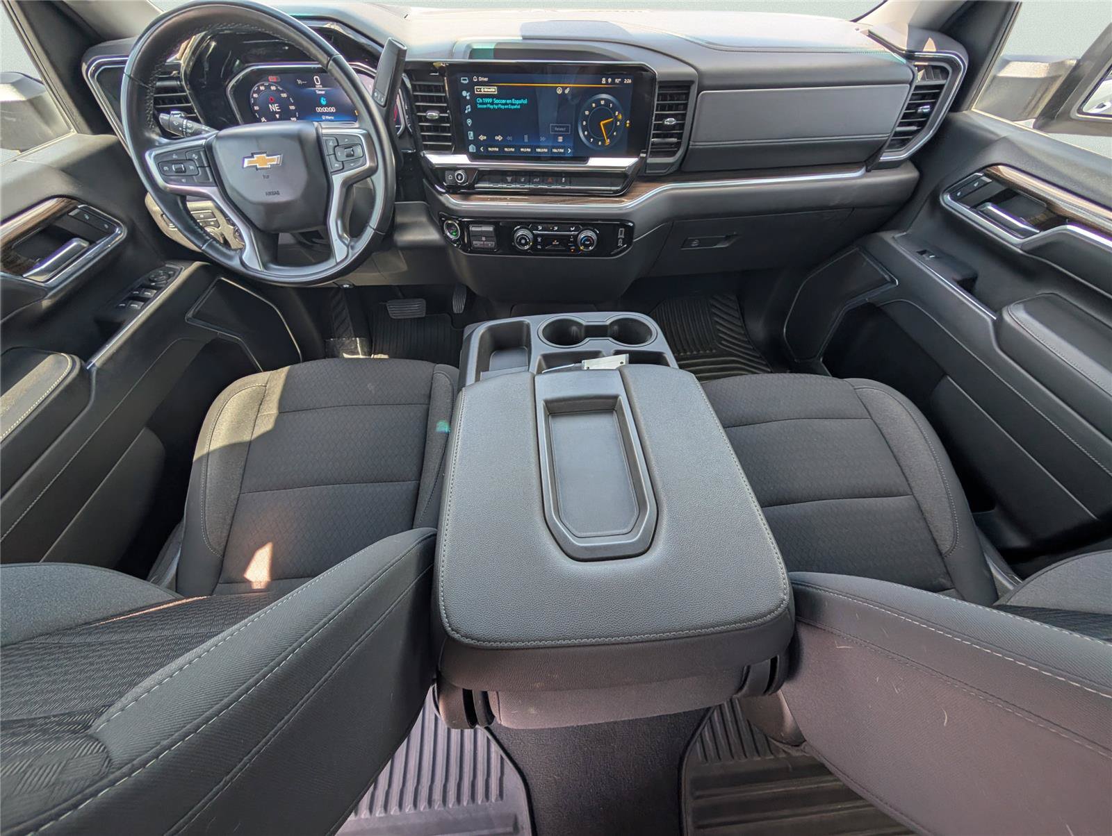 Used 2024 Chevrolet Silverado 2500 LT AWD/4WD image 14