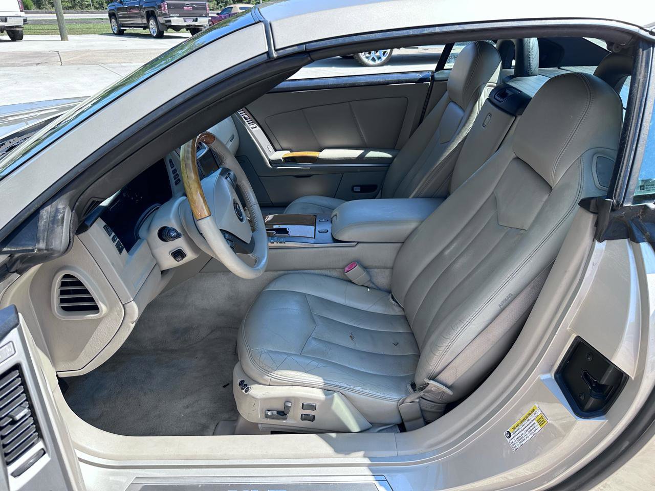 Used 2006 Cadillac XLR image 10