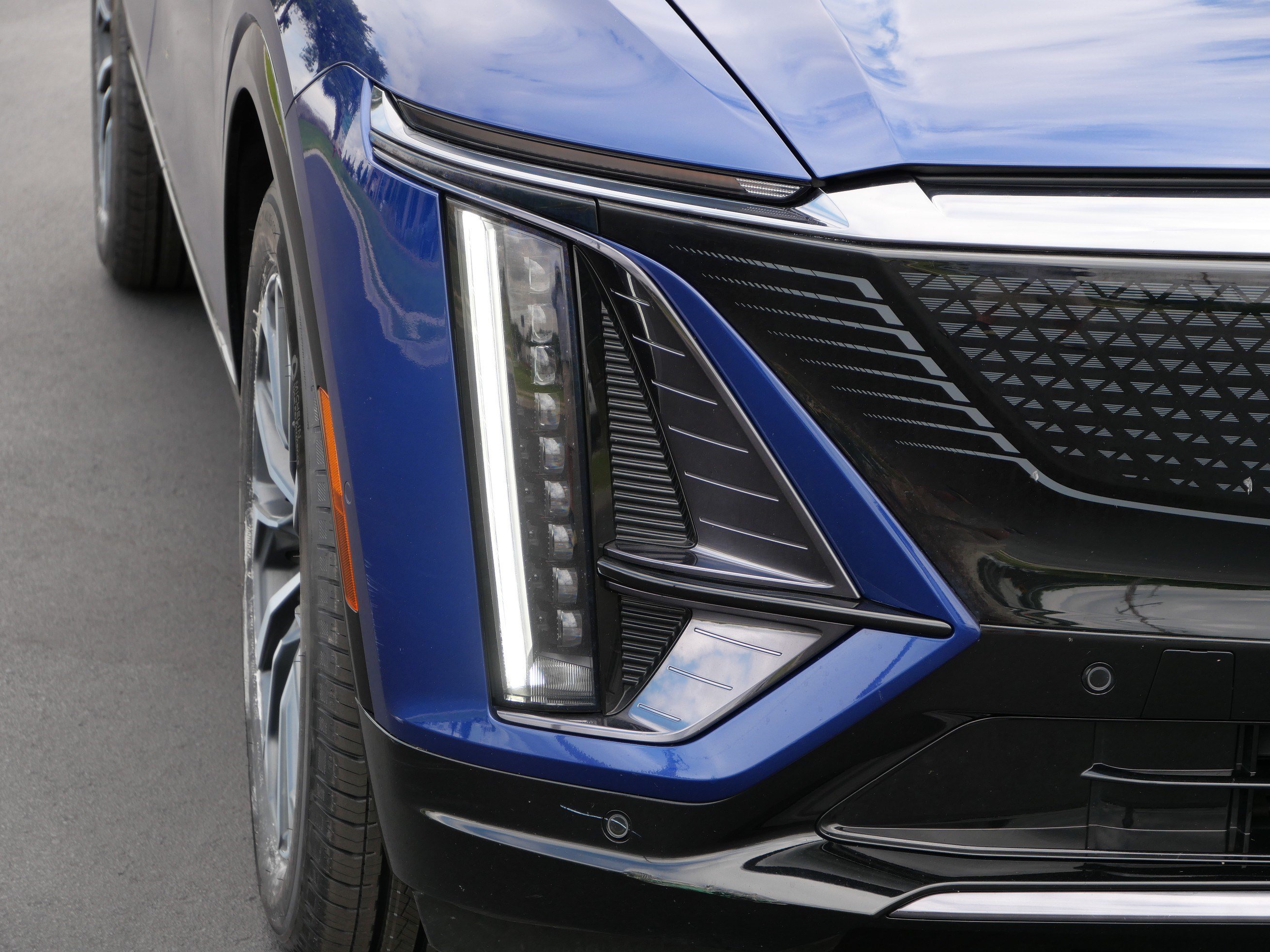 Certified 2024 Cadillac Lyriq Sport AWD/4WD image 16