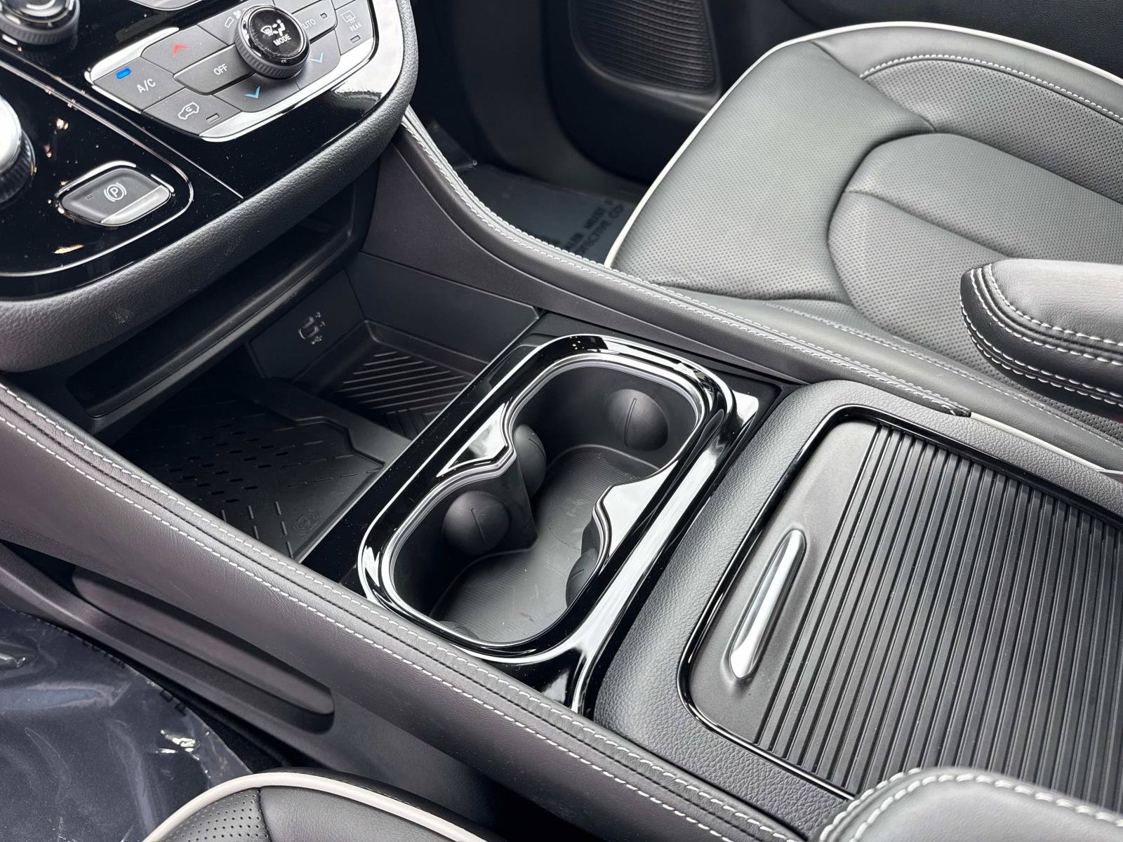 New 2027 Chrysler Pacifica Limited FWD image 25