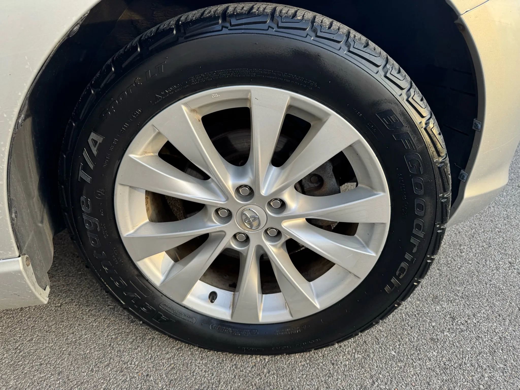 Used 2013 Toyota Venza XLE AWD/4WD image 25