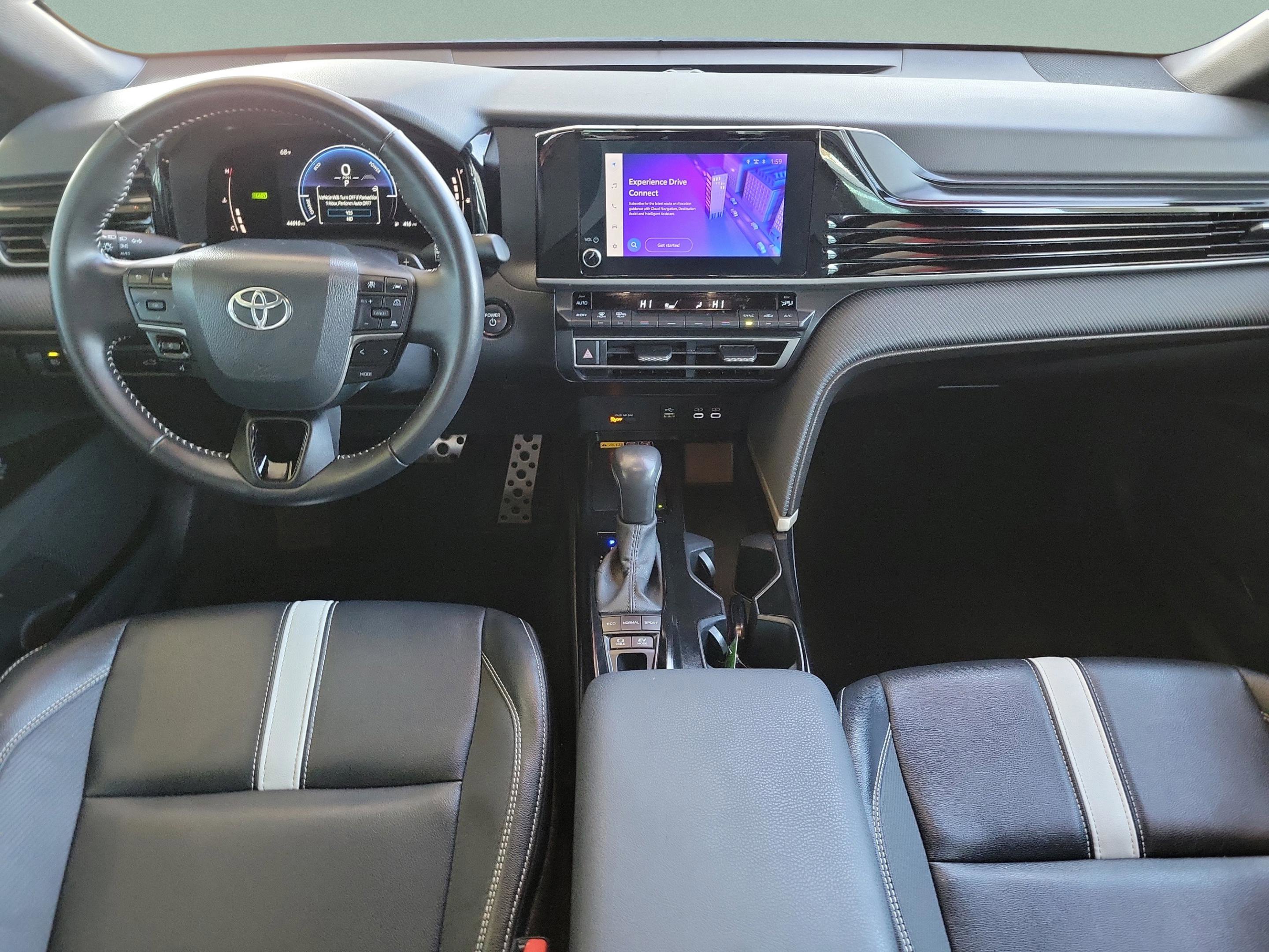 Used 2025 Toyota Camry SE image 15