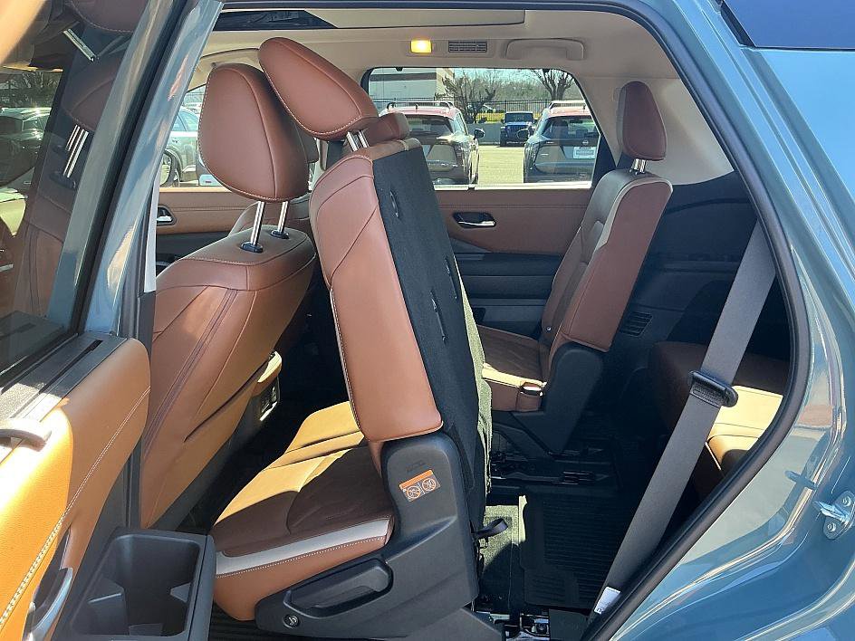 New 2026 Nissan Pathfinder Platinum image 25