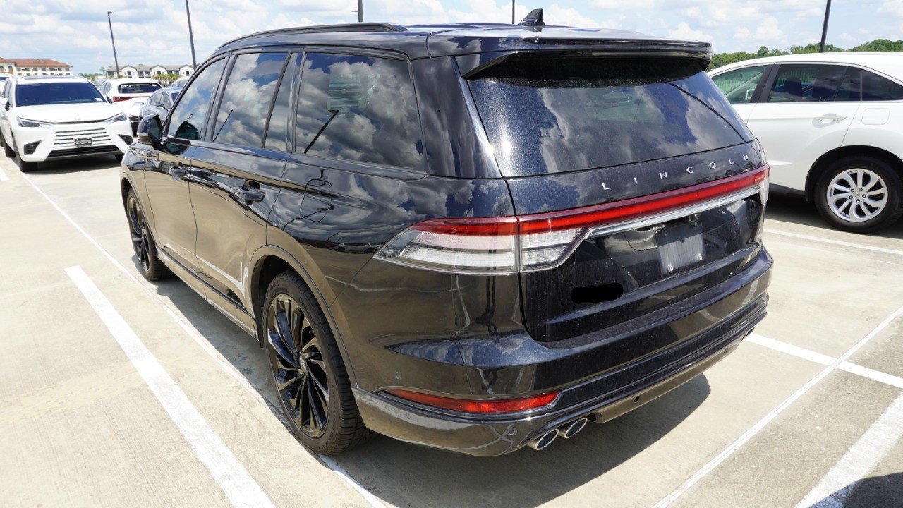 Used 2023 Lincoln Aviator Reserve w/ Equipment Group 201A RWD image 9