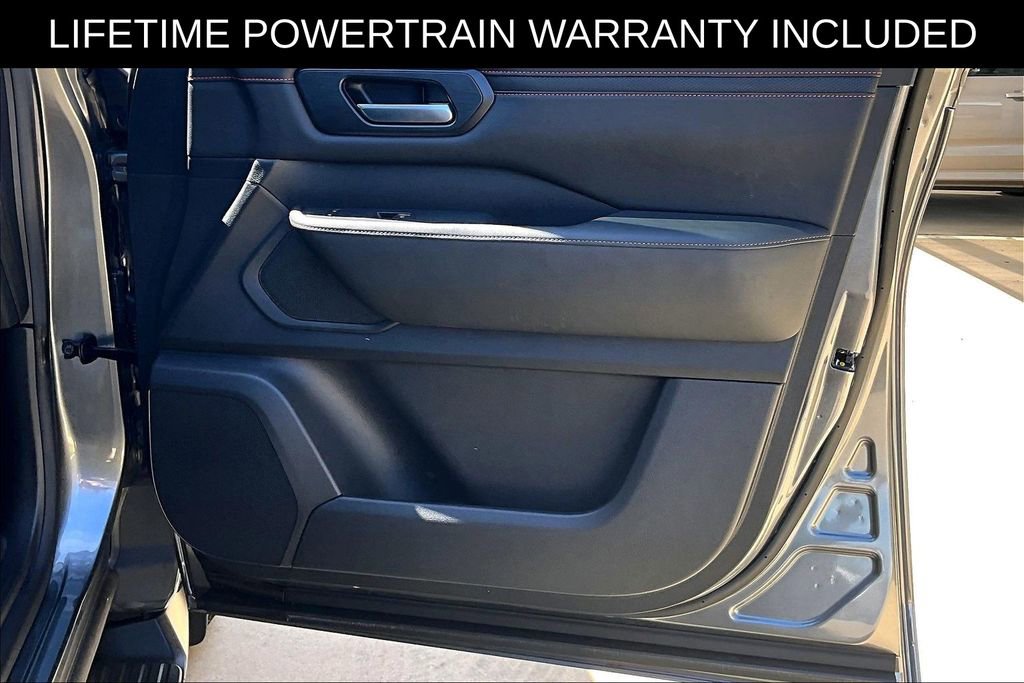 Used 2025 Nissan Armada PRO-4X image 20