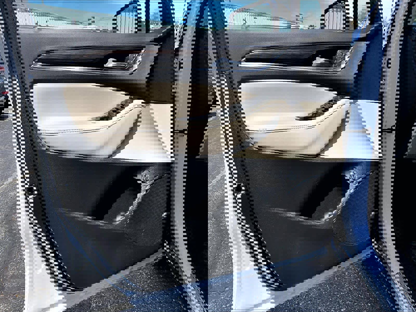 Used 2023 Buick Enclave Essence w/ Experience Buick Package AWD/4WD image 9