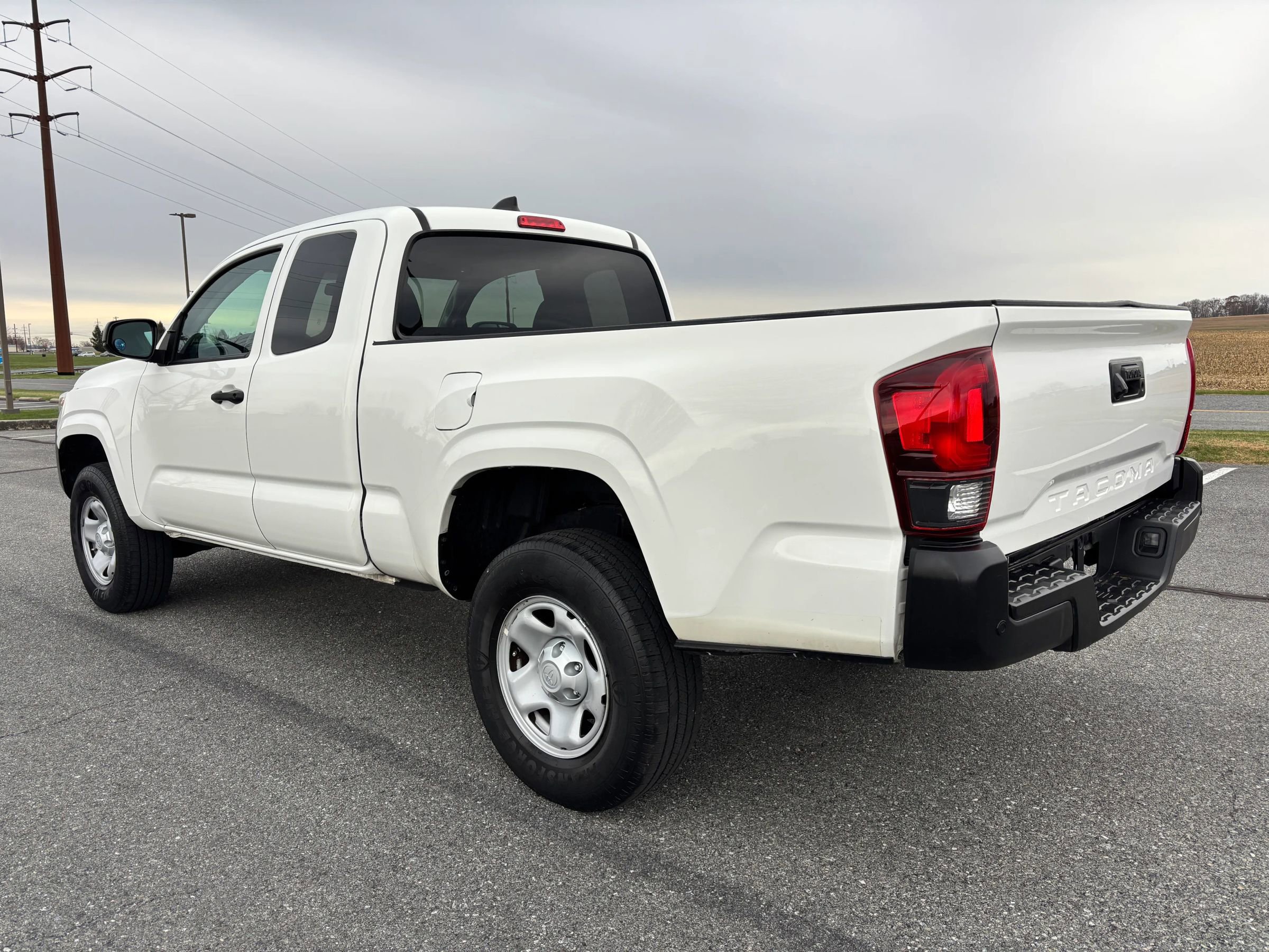 Used 2020 Toyota Tacoma SR image 9