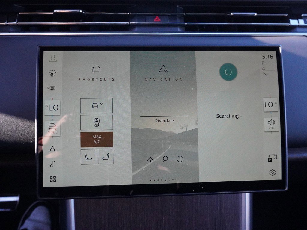 Used 2025 Land Rover Range Rover SE image 48