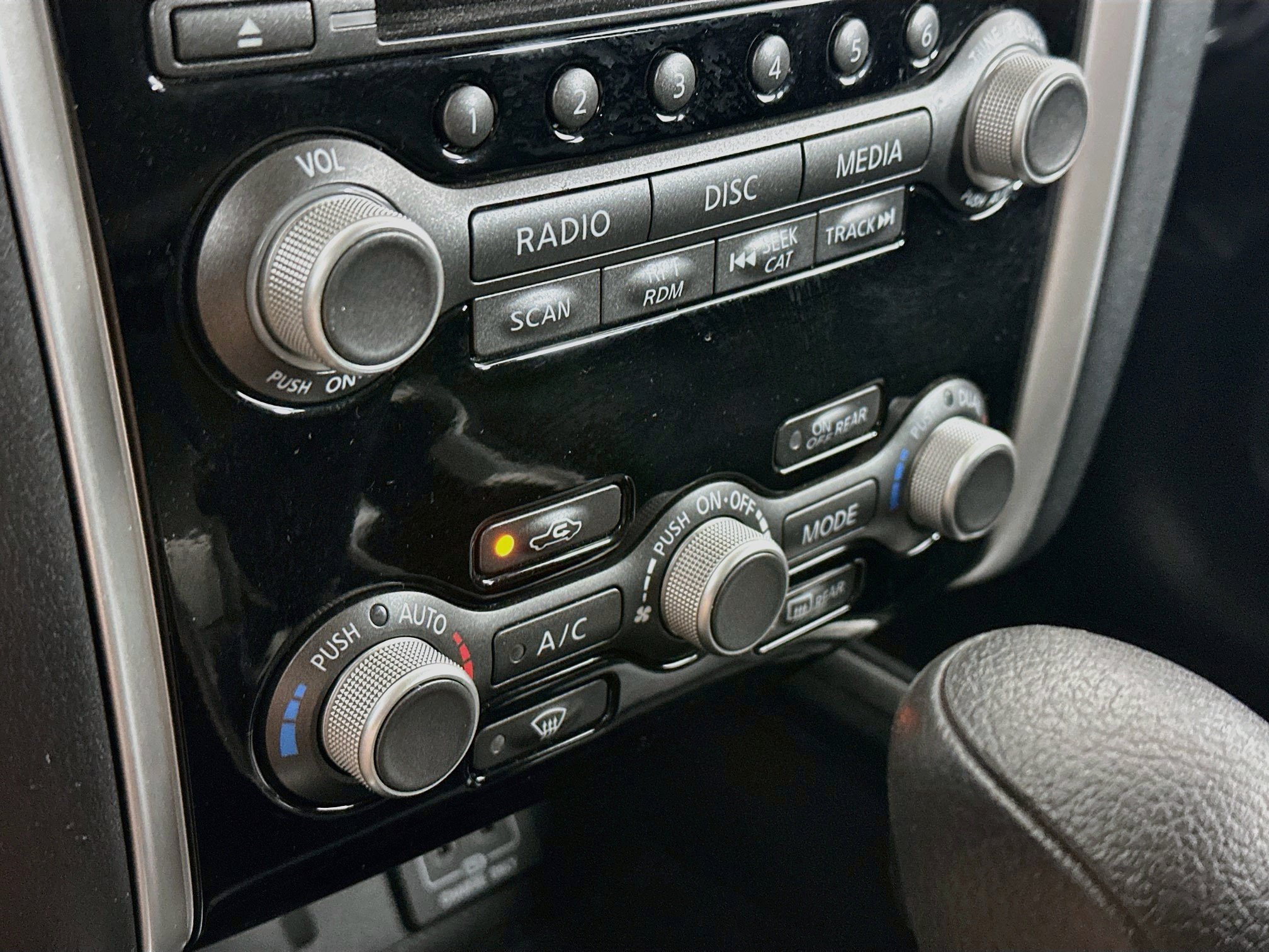 Used 2018 Nissan Pathfinder S FWD image 23