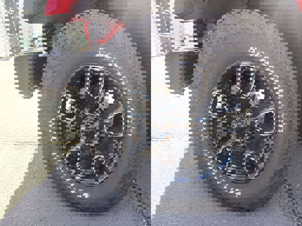 Used 2018 Jeep Wrangler Unlimited Sahara w/ Max Tow Package image 10