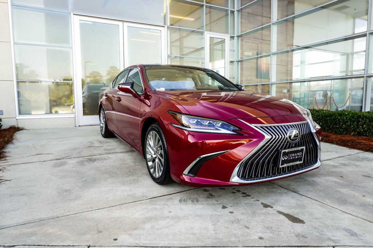 Used 2020 Lexus ES 350 Ultra Luxury w/ Accessory Package 2 image 4
