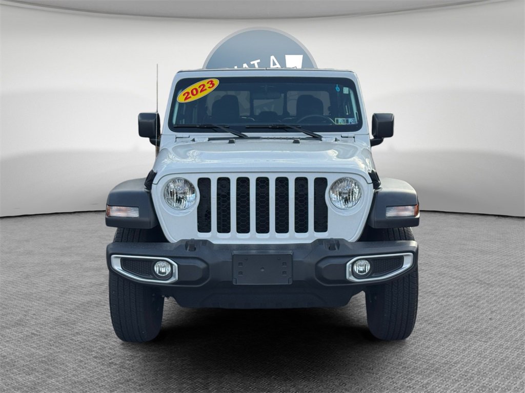 Used 2023 Jeep Gladiator Sport image 3