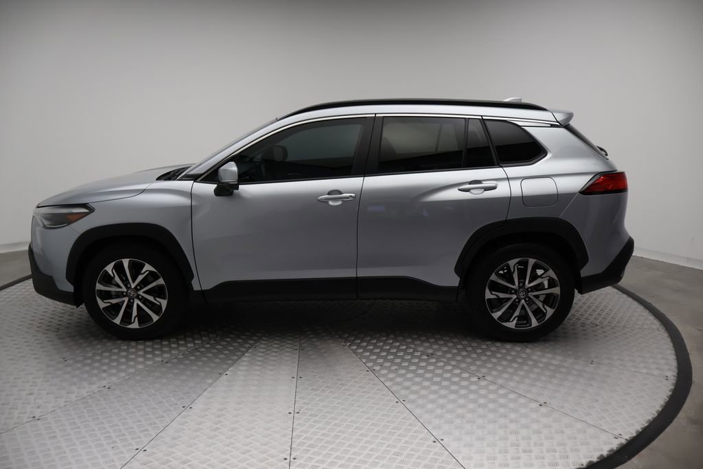 Used 2023 Toyota Corolla Cross XLE w/ Convenience Package FWD image 12