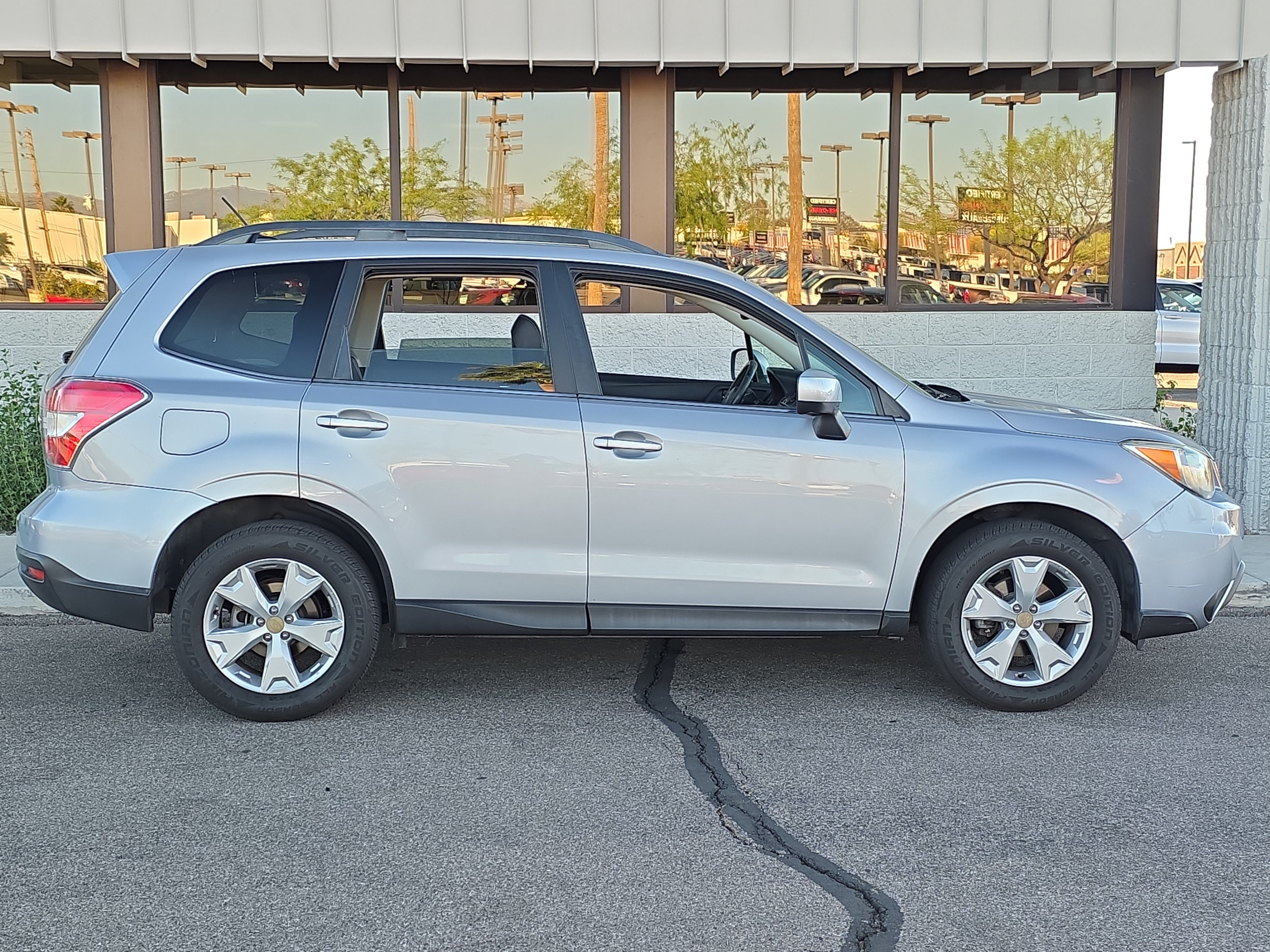 Used 2015 Subaru Forester 2.5i Limited AWD/4WD image 9