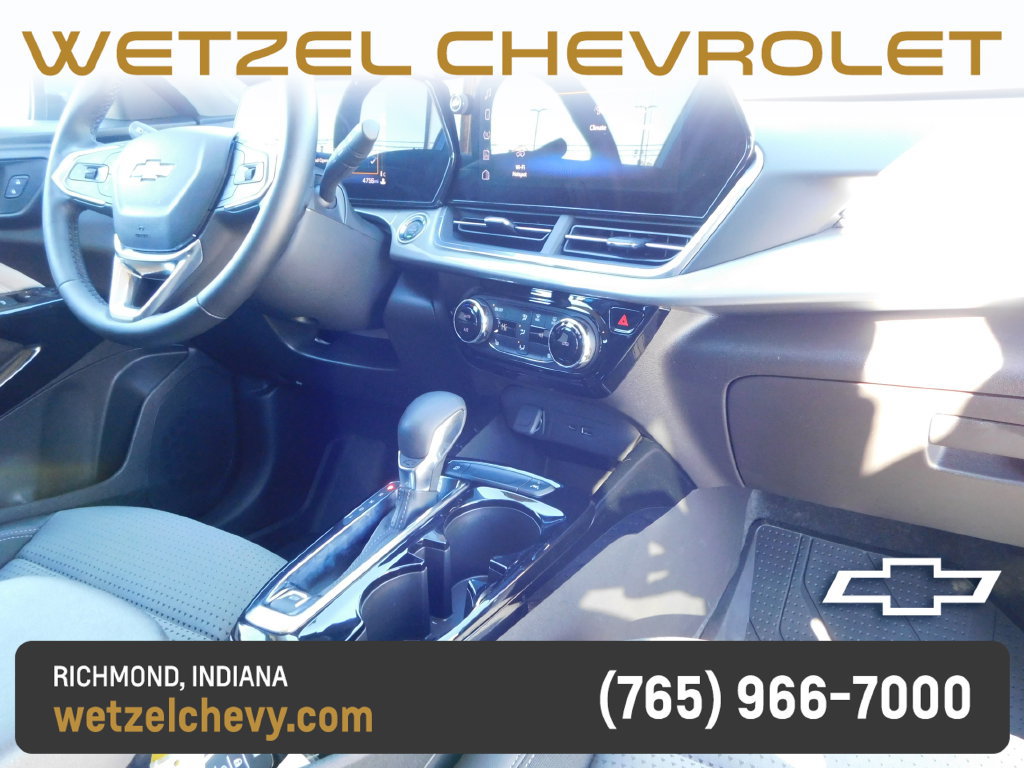 Used 2025 Chevrolet Trax LT w/ Driver Confidence Package FWD image 17