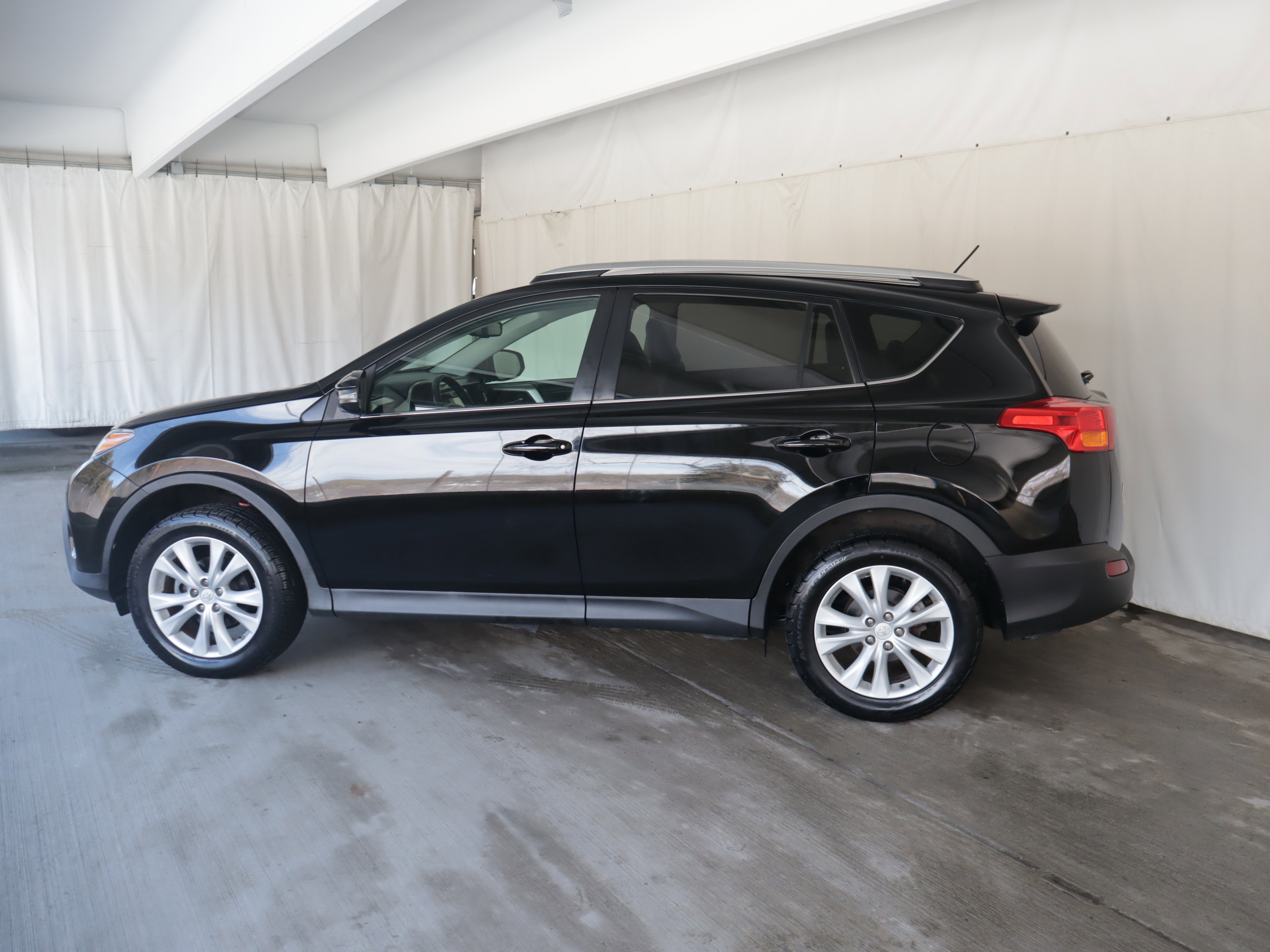Used 2015 Toyota RAV4 Limited w/ Technology Package image 25