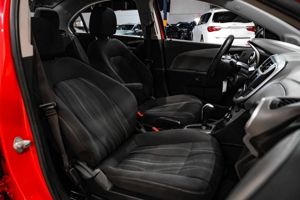 Used 2018 Chevrolet Sonic LT FWD image 32