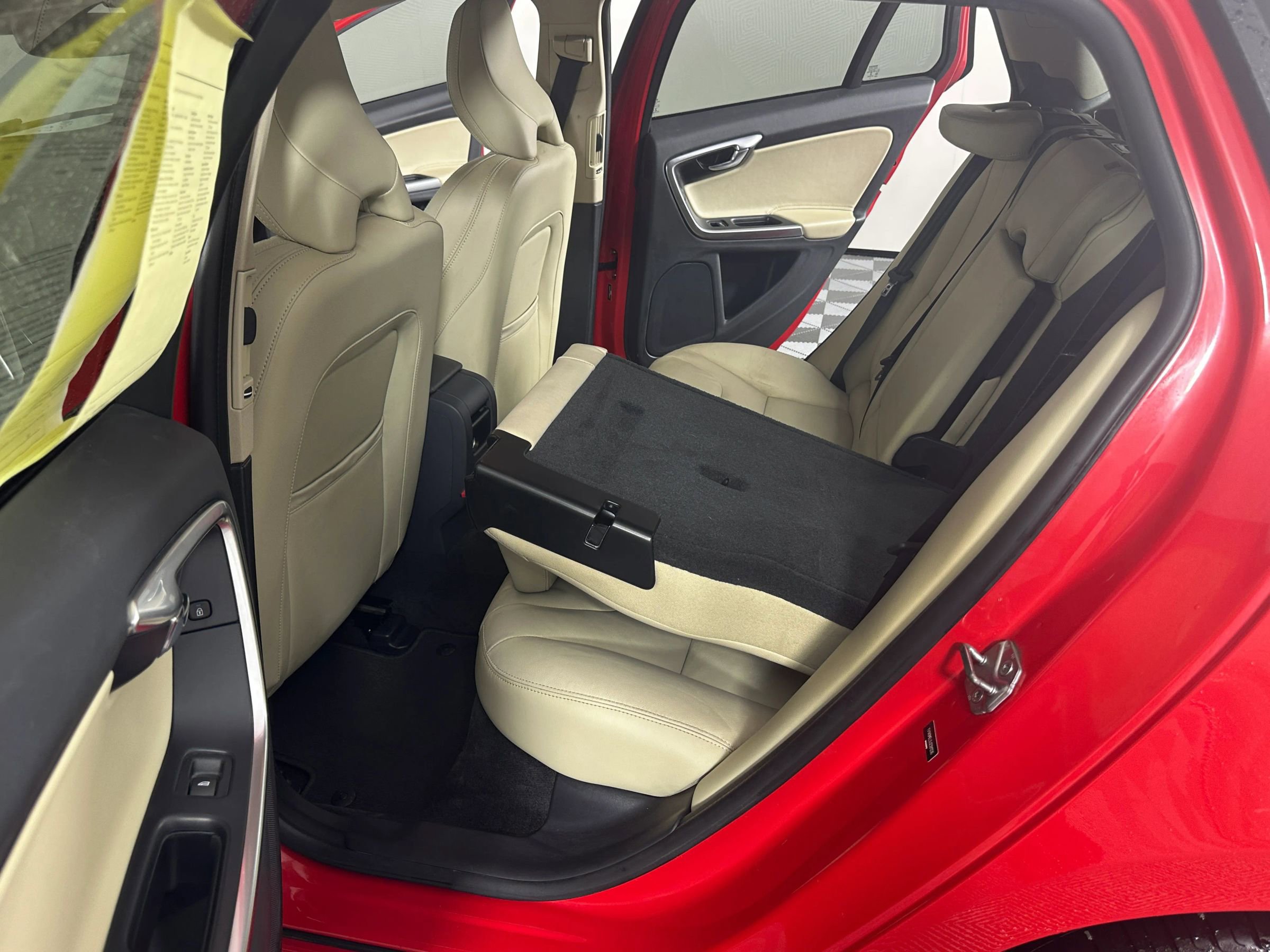 Used 2018 Volvo V60 T5 Dynamic w/ Vision Package image 38