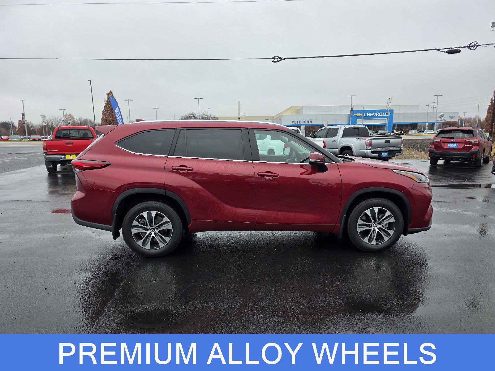 Used 2021 Toyota Highlander XLE image 4