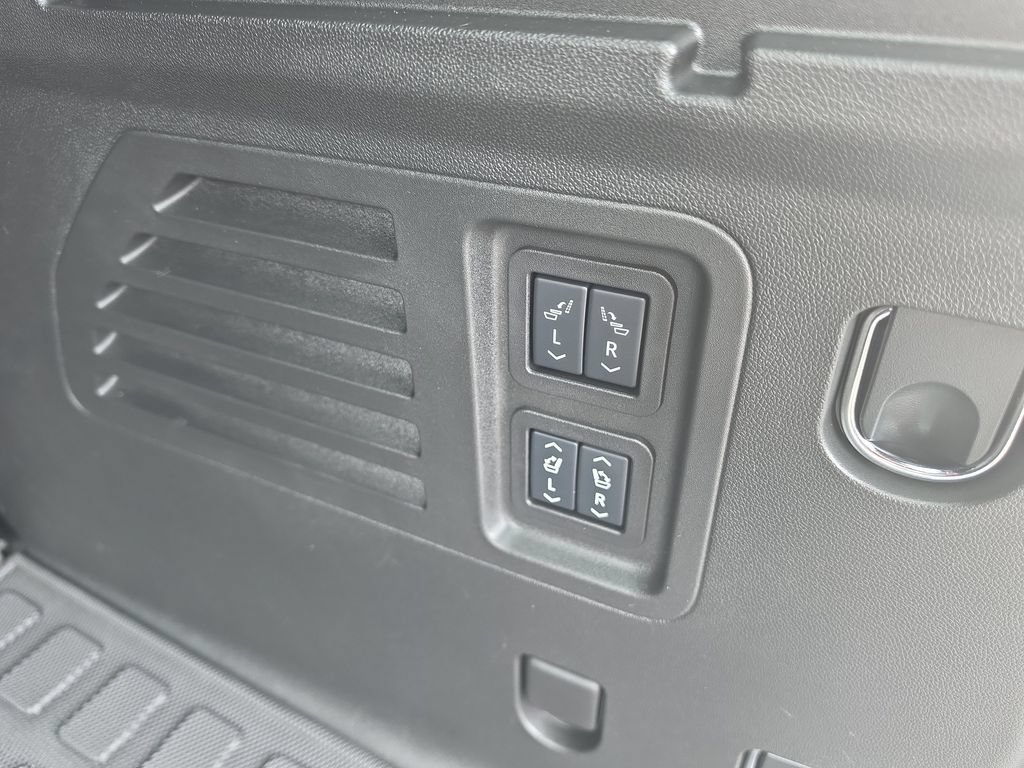 Certified 2025 GMC Acadia Denali w/ Super Cruise Package FWD image 22