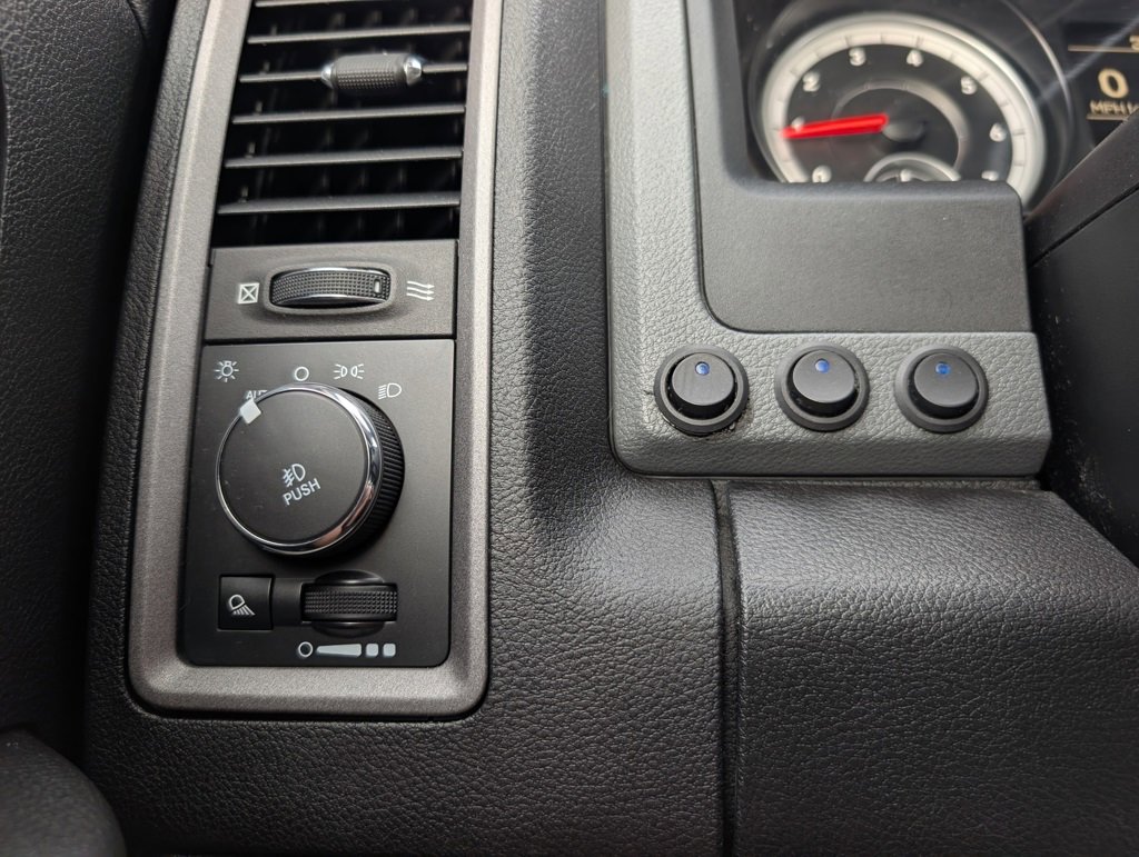 Used 2014 RAM 1500 Express image 33