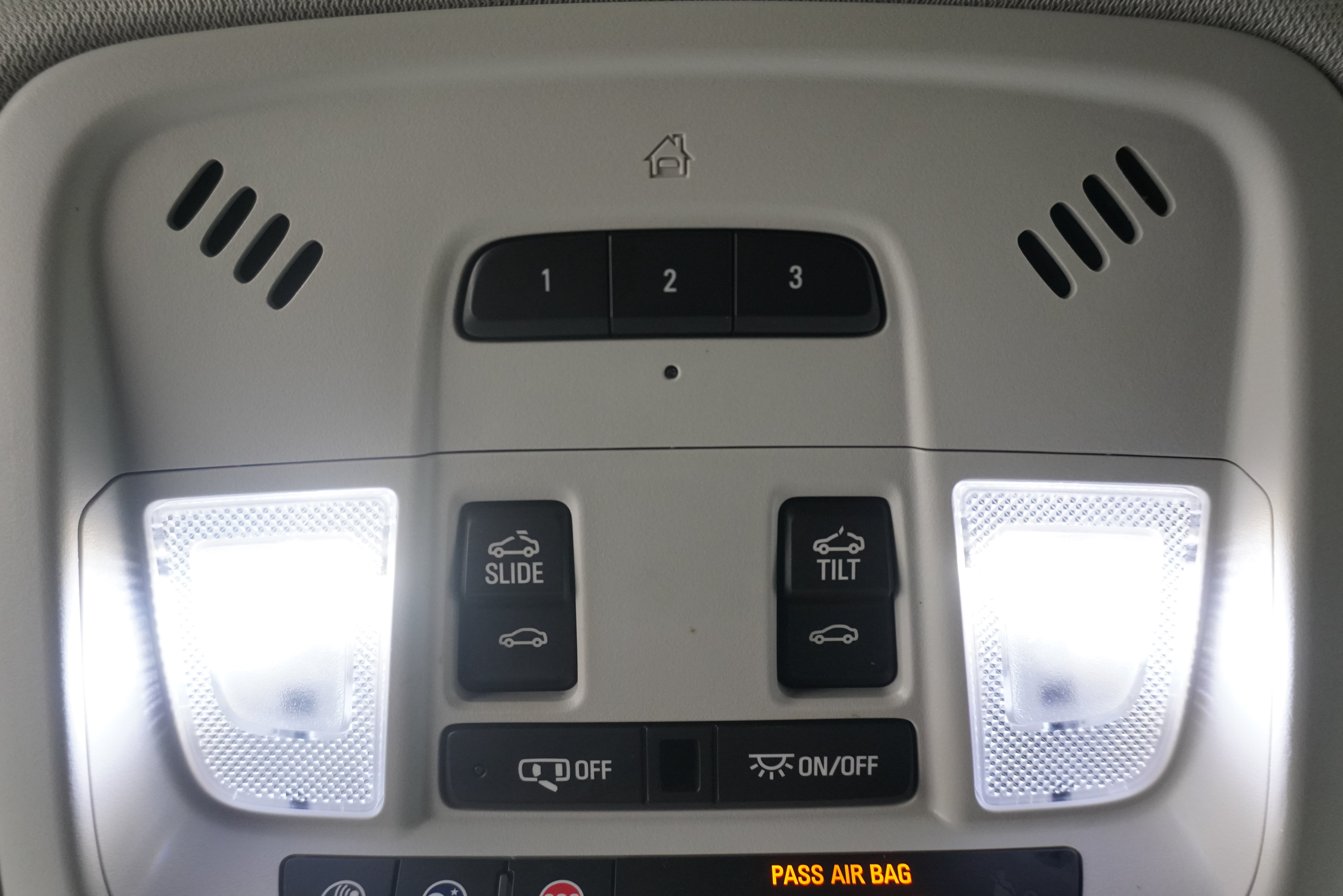 Used 2021 Chevrolet Traverse Premier w/ Redline Edition FWD image 25