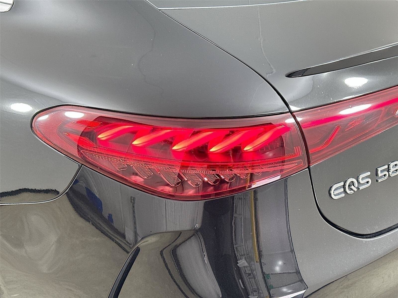 Certified 2023 Mercedes-Benz EQS 580 4MATIC Sedan w/ Exclusive Trim Package image 9