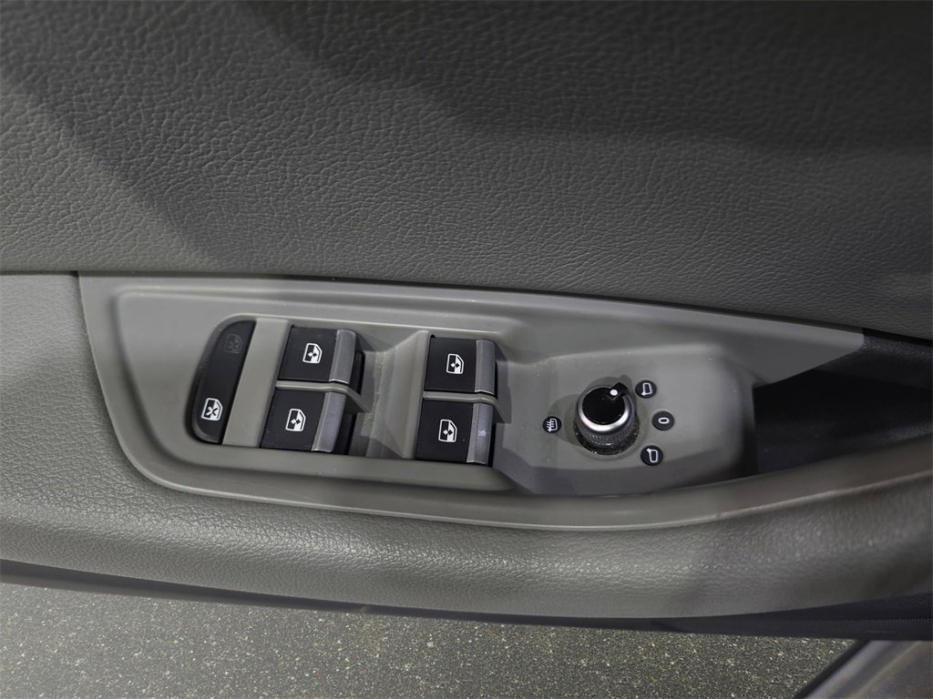 Used 2017 Audi A4 2.0T allroad Premium w/ Audi MMI Navigation Plus image 28