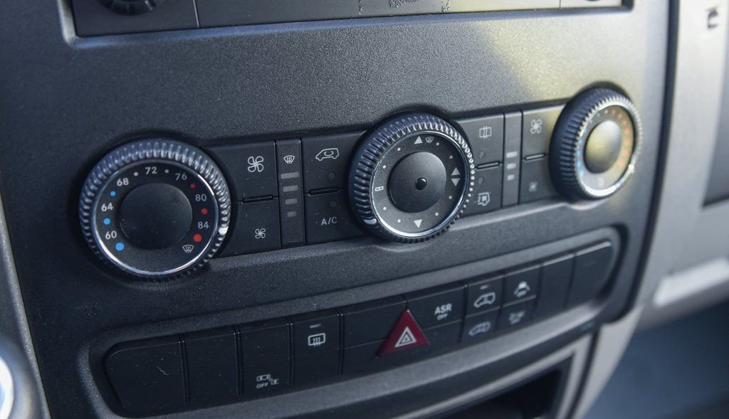 Used 2016 Mercedes-Benz Sprinter 2500 image 17