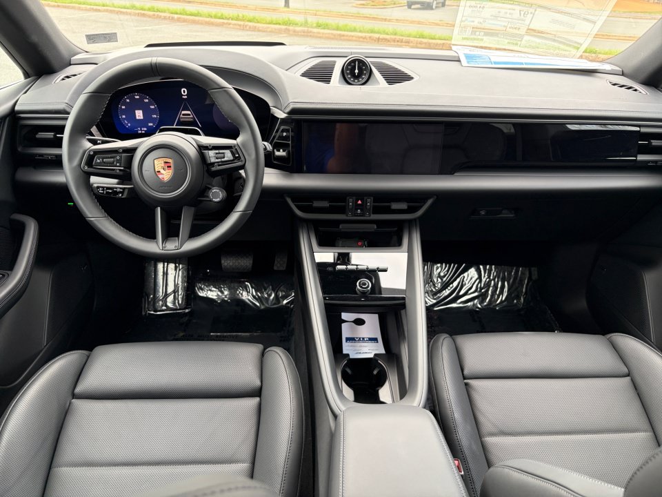 New 2026 Porsche Macan Electric RWD image 16