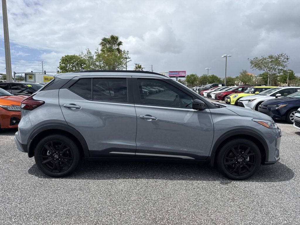 Used 2023 Nissan Kicks SR w/ SR Premium Package FWD image 2