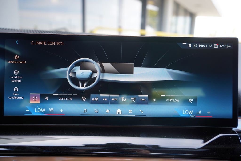 Used 2025 BMW i5 xDrive40 w/ Premium Package image 18