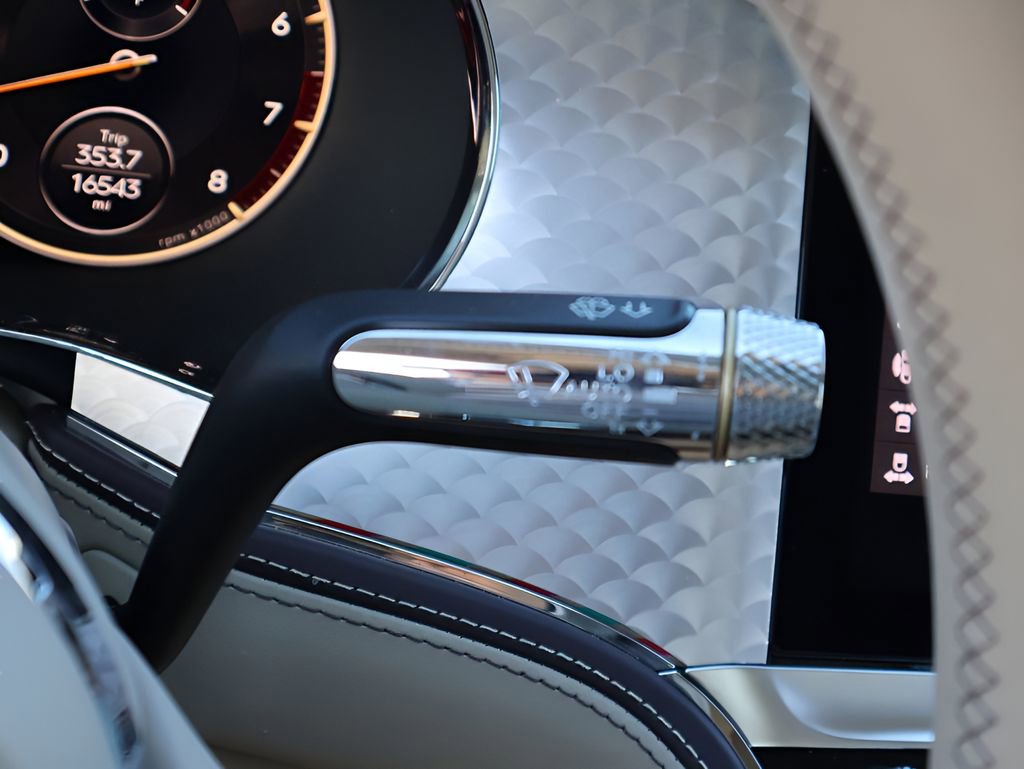 Used 2023 Bentley Flying Spur Azure AWD/4WD image 38