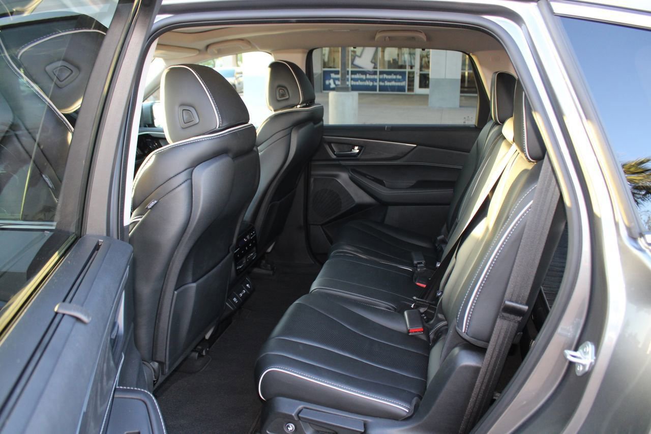 Used 2023 Acura MDX SH-AWD w/ Advance Package image 9