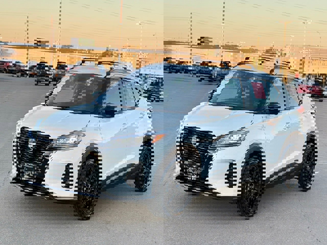 Certified 2023 Nissan Kicks SR w/ Exterior Package image 3