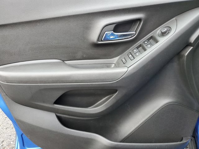 Used 2016 Chevrolet Trax LT w/ LT Convenience Package FWD image 18