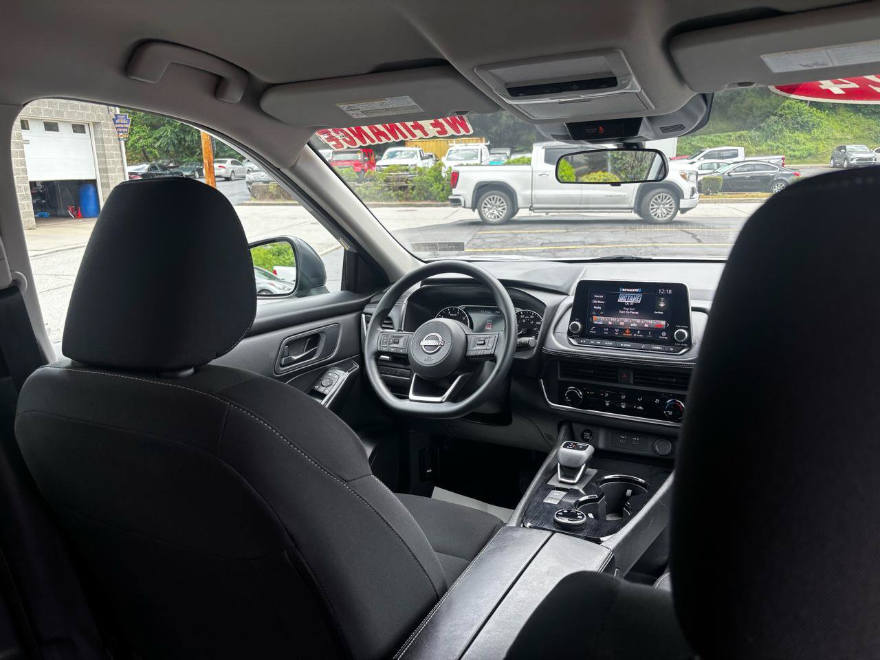 Used 2024 Nissan Rogue S AWD/4WD image 25