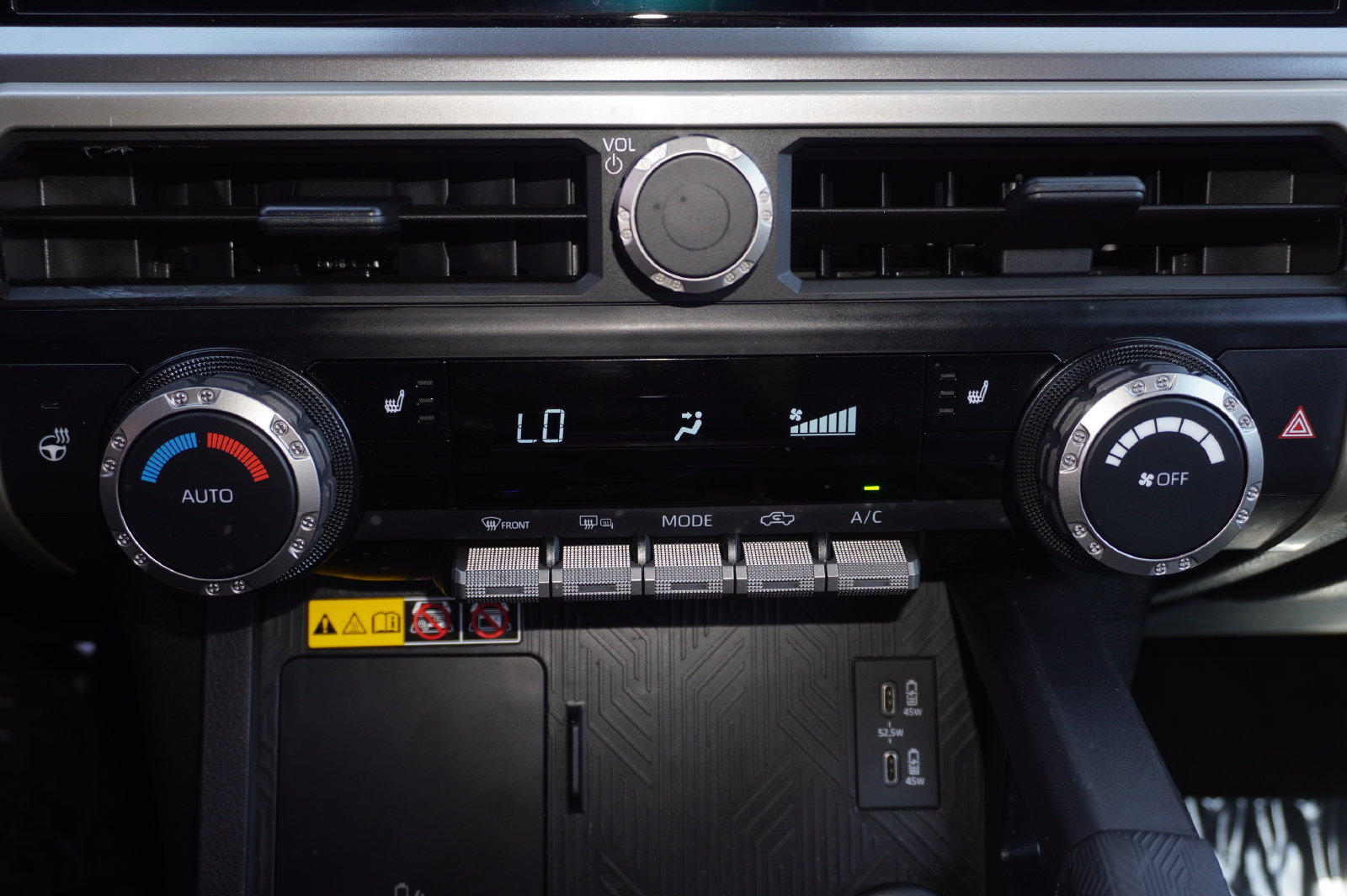 Used 2024 Toyota Tacoma TRD Sport w/ TRD Sport Upgrade Package AWD/4WD image 17