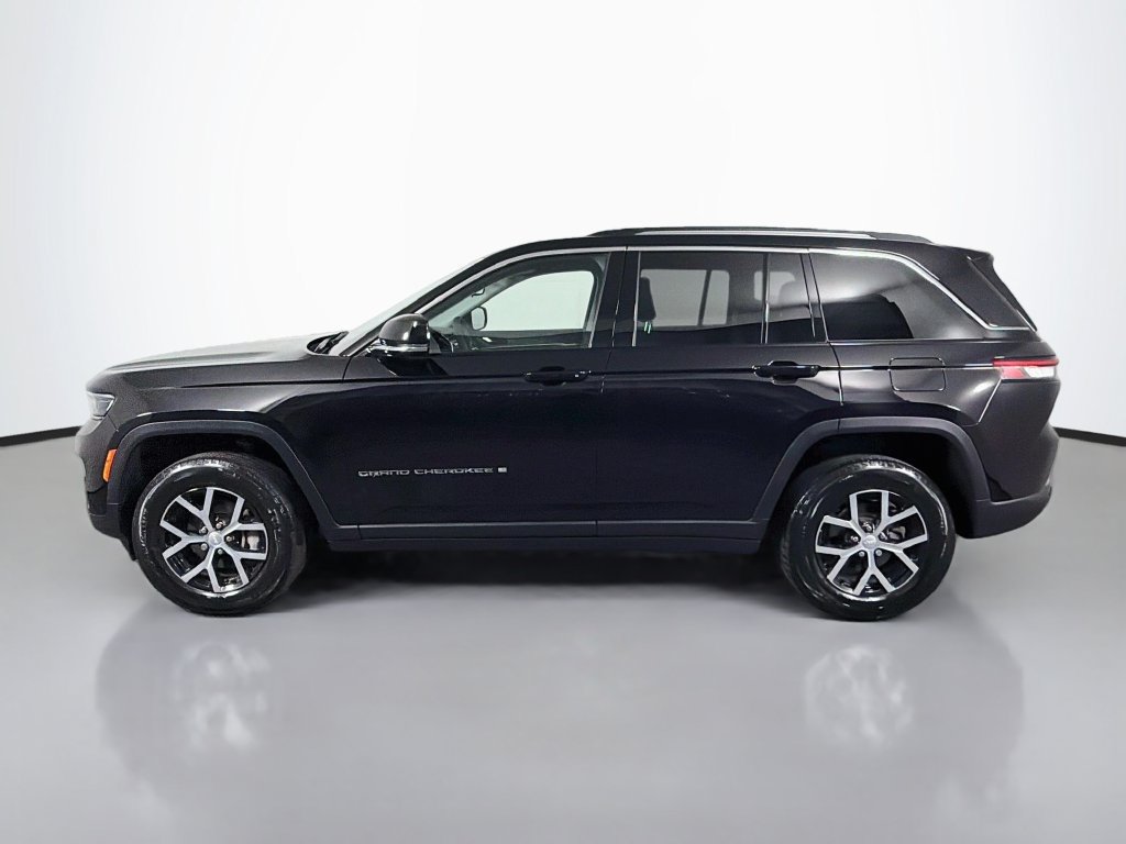 Used 2023 Jeep Grand Cherokee Limited AWD/4WD image 4