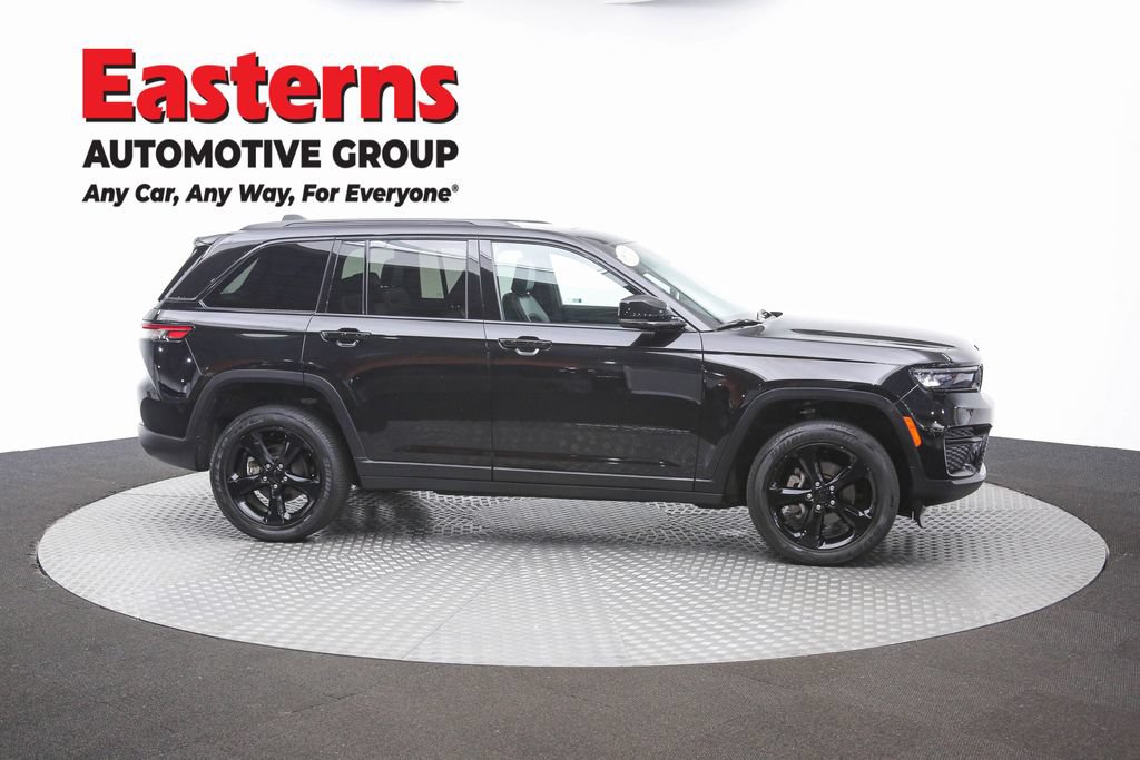 Used 2024 Jeep Grand Cherokee Altitude AWD/4WD image 47