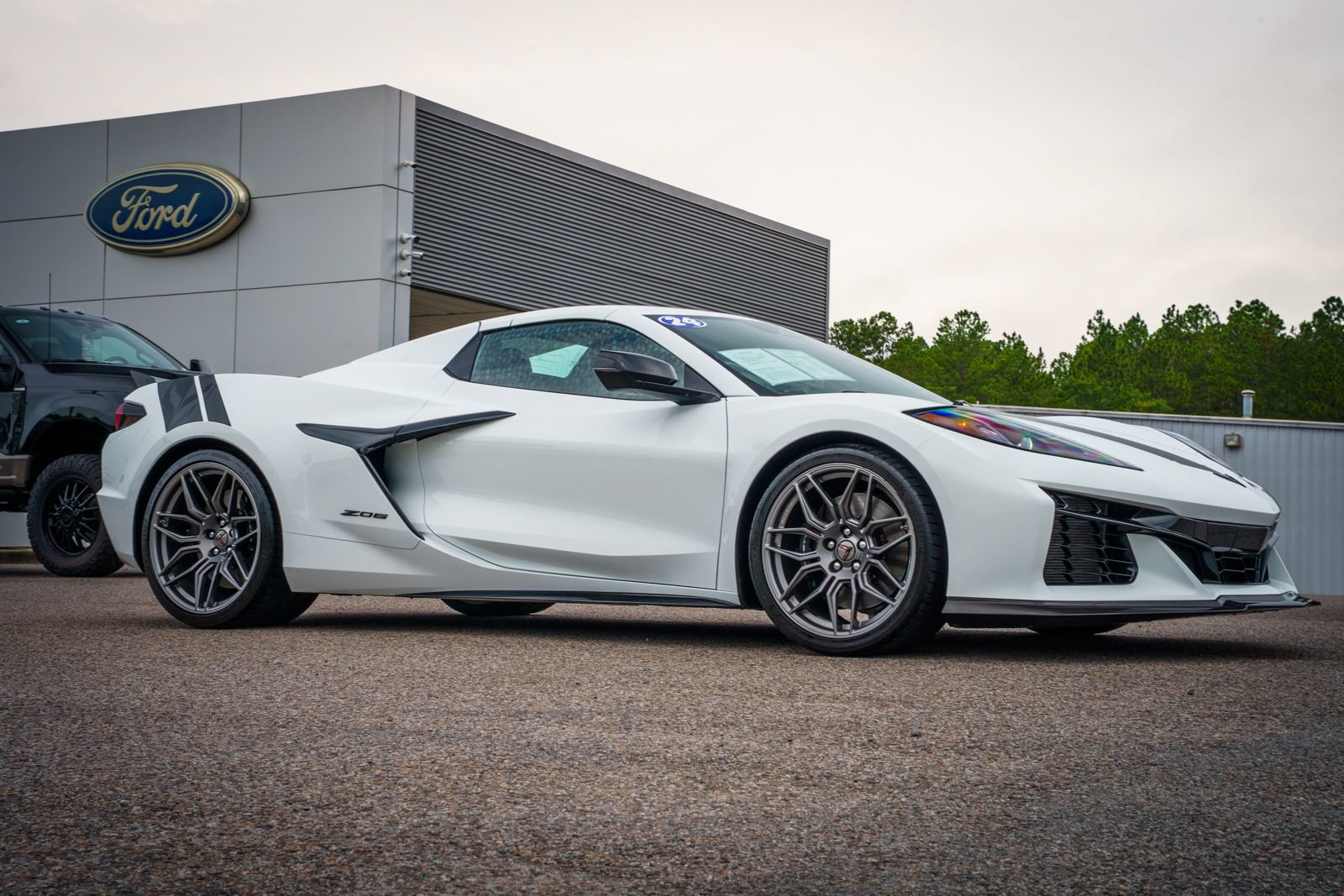 Used 2024 Chevrolet Corvette Z06 RWD image 3