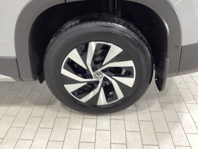 Used 2025 Volkswagen Tiguan S image 21