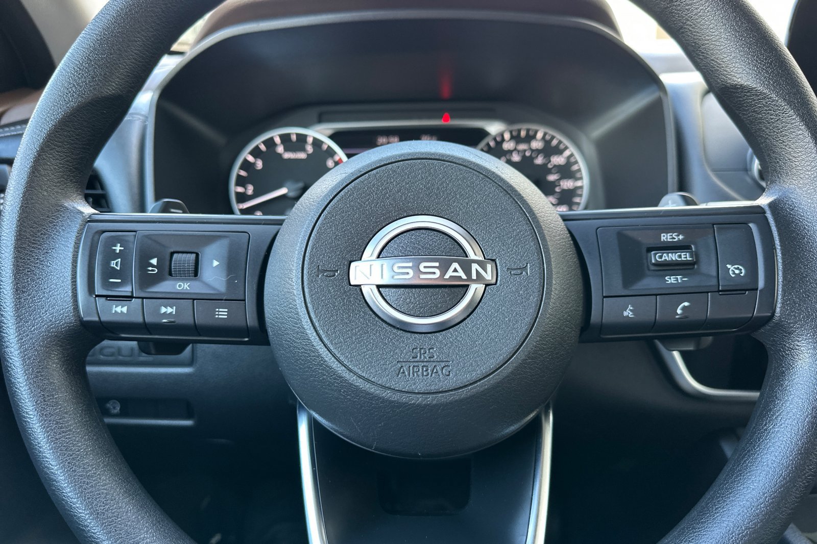 Used 2023 Nissan Rogue S FWD image 30