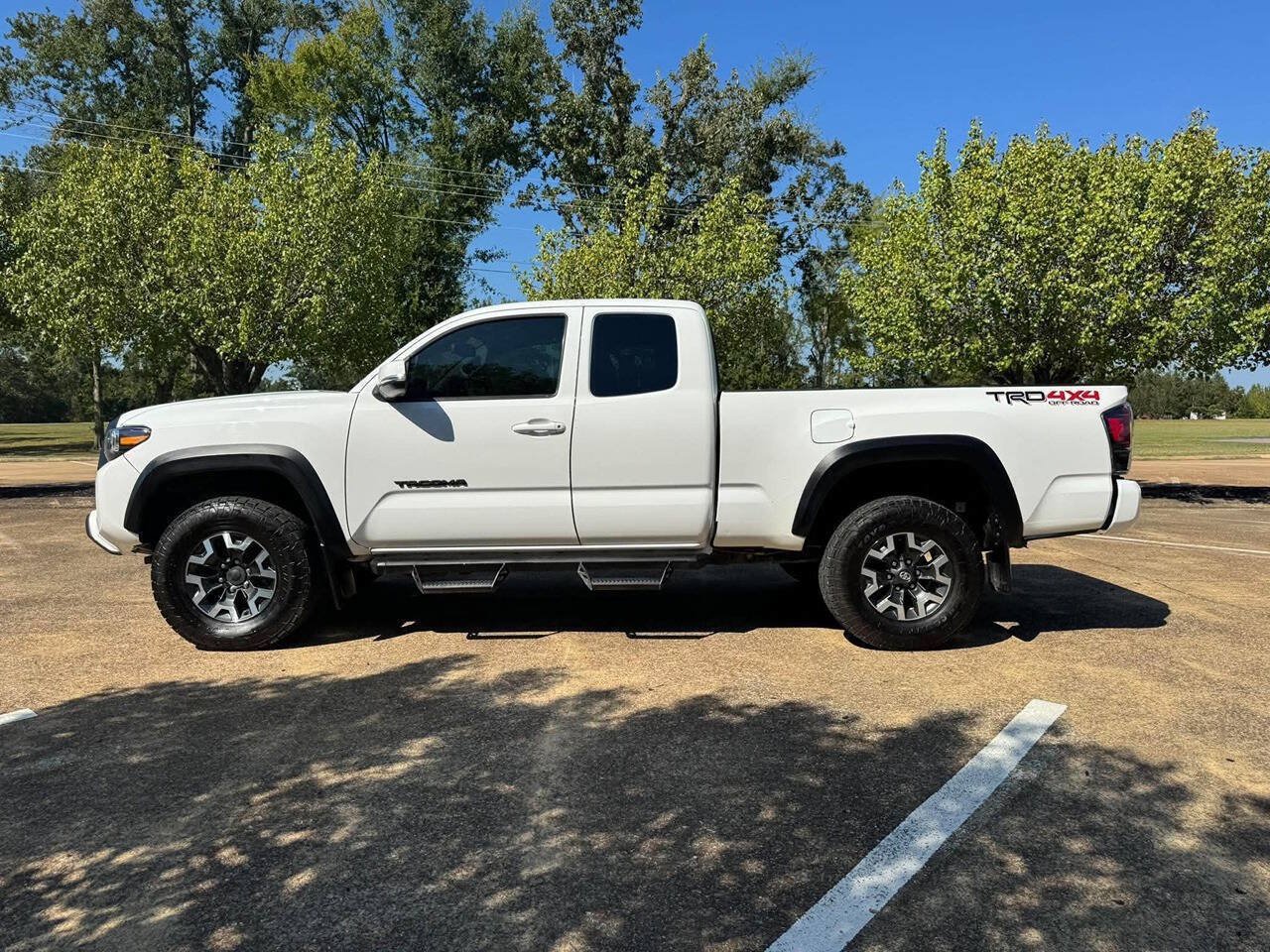Used 2023 Toyota Tacoma TRD Off-Road AWD/4WD image 5