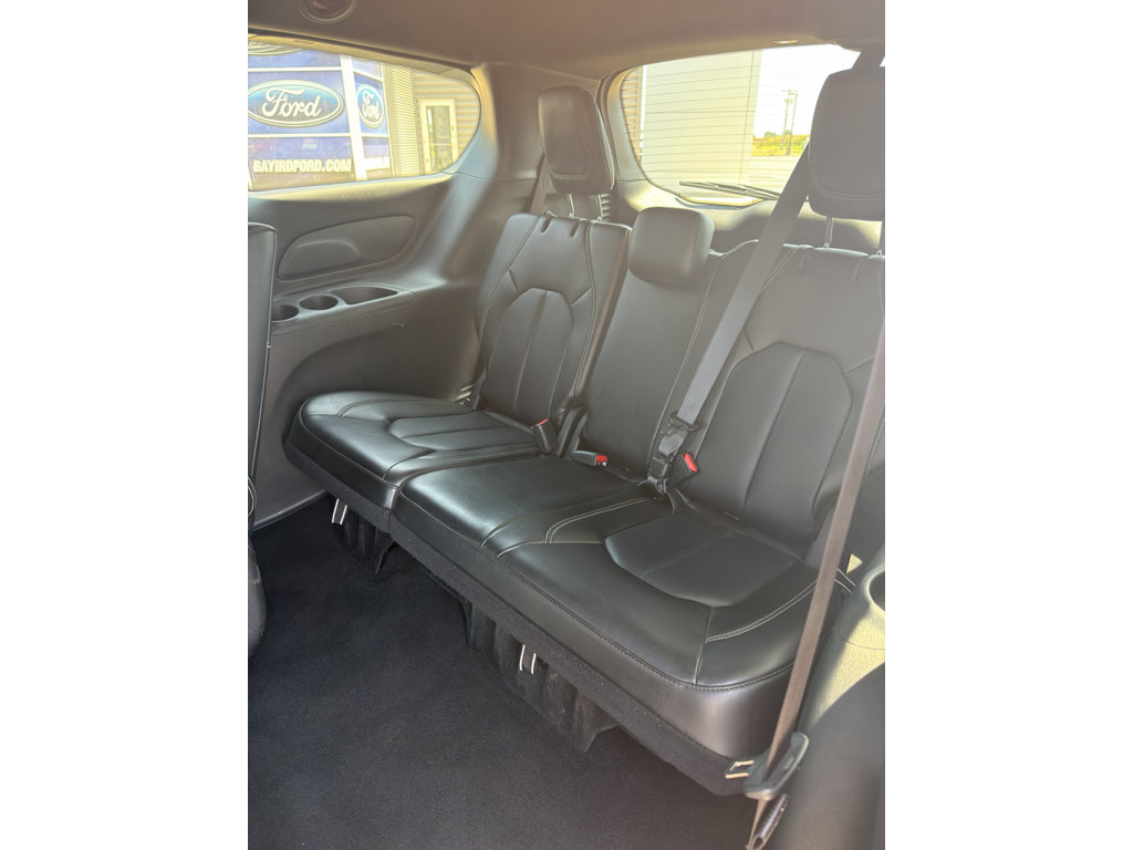 Used 2024 Chrysler Pacifica Limited FWD image 15