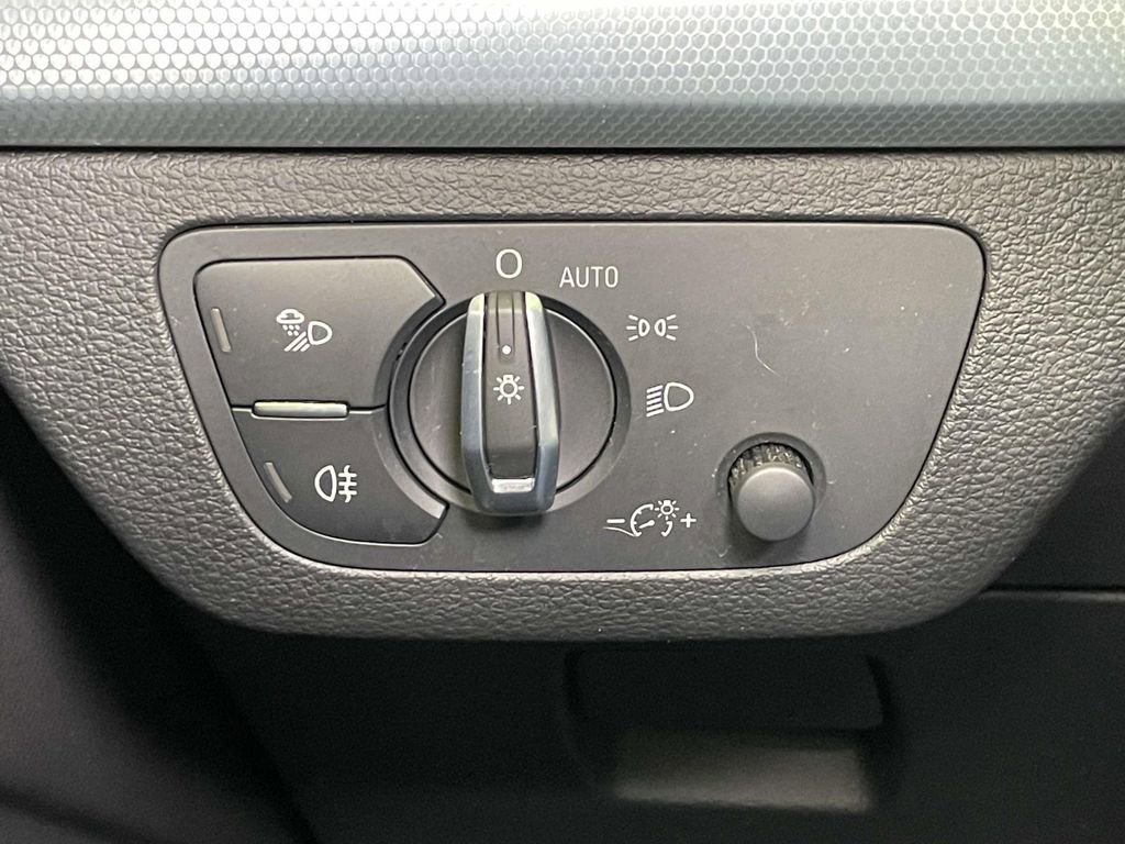 Certified 2025 Audi Q5 2.0T Premium Plus image 39